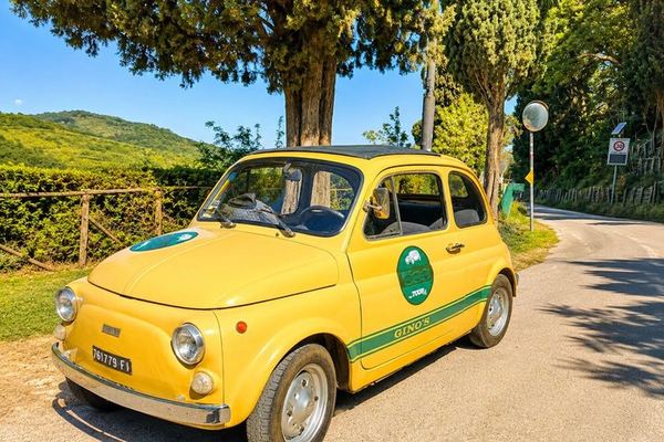 Vintage Fiat 500 Private Driver Tour from Certaldo: San Gimignano and Lunch