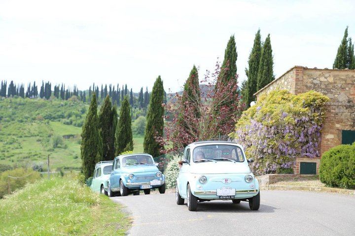 Vintage Fiat 500 Private Driver Tour from Certaldo: San Gimignano and Lunch (9/12)