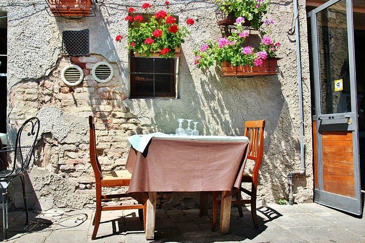 Siena Small-Group Tuscany Day: Chianti Classico, Brunello Winery, Pienza and Lunch (10/12)