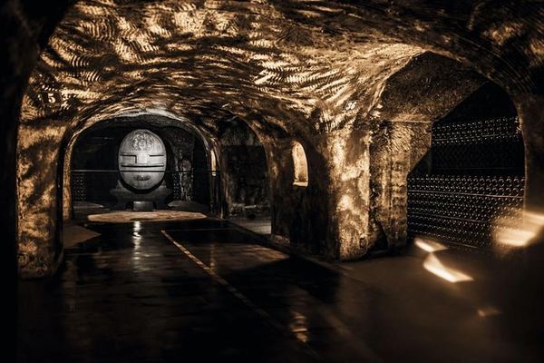 Private Moët & Chandon and Family Estate Champagne Tour from Reims or Épernay