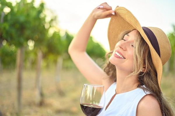 Etna Chauffeur Tour: Farm Tasting, Sapienza Hot Chocolate and Cellar Lunch with 4 Wines
