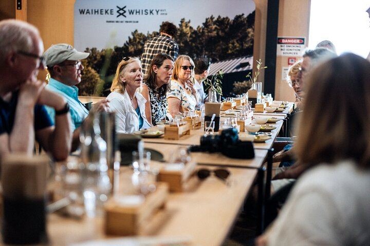 Waiheke Flavours Tour: Wine, Olive Oil, Craft Beer and Spirits with Lunch, 11 Max (1/3)