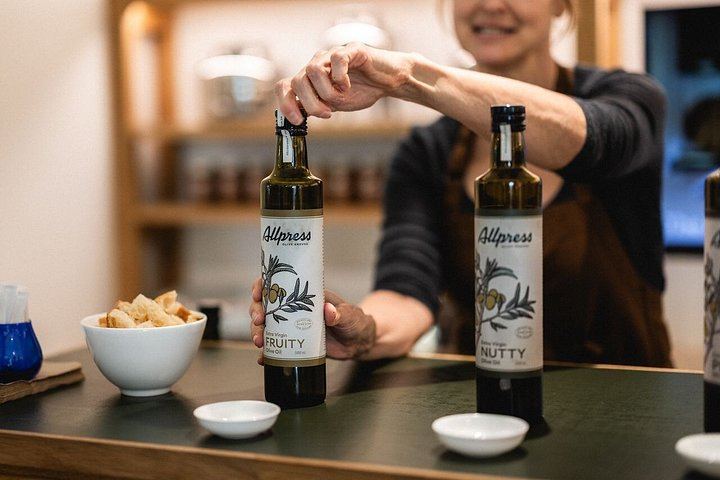 Waiheke Gourmet Food and Wine Tour with Ananda Tours: Oysters, Olive Oil, Whisky (8/12)