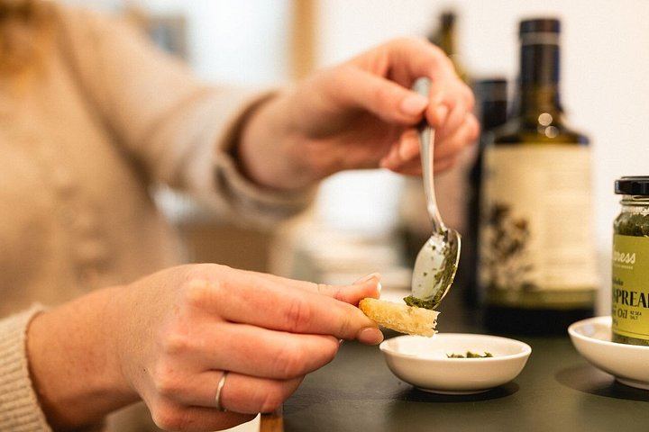 Waiheke Gourmet Food and Wine Tour with Ananda Tours: Oysters, Olive Oil, Whisky (9/12)