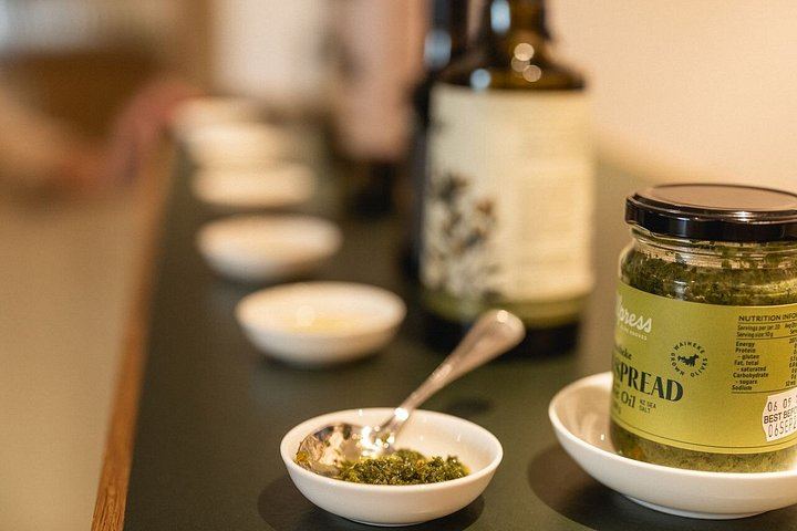 Waiheke Gourmet Food and Wine Tour with Ananda Tours: Oysters, Olive Oil, Whisky (10/12)