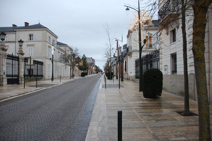 Private Champagne Tour from Paris, WSET 3 Guide: Sixth-Generation Grower, Moët & Chandon (8/11)