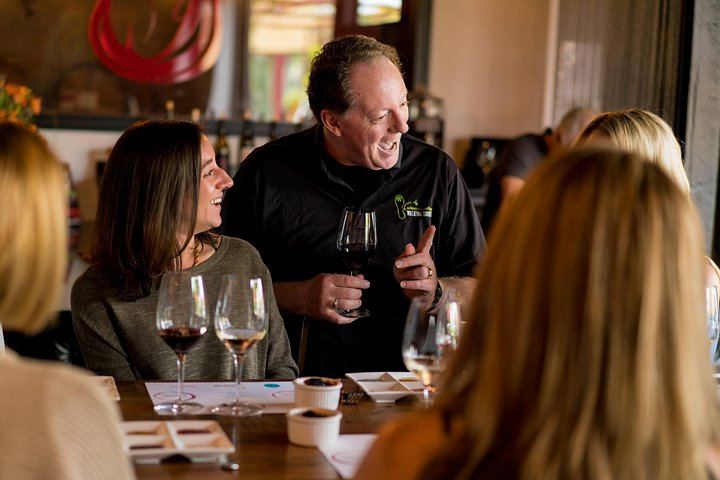 Healdsburg Original Wine and Food Pairing Guided Walking Tour, 4 Hours (1/12)