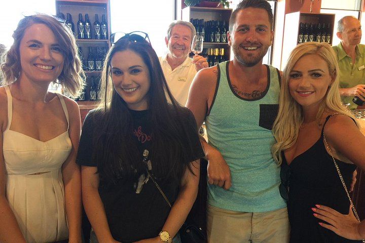 West Kelowna Gallery of Grapes Wine Tour: Tastings at 5 Okanagan Wineries (4/12)
