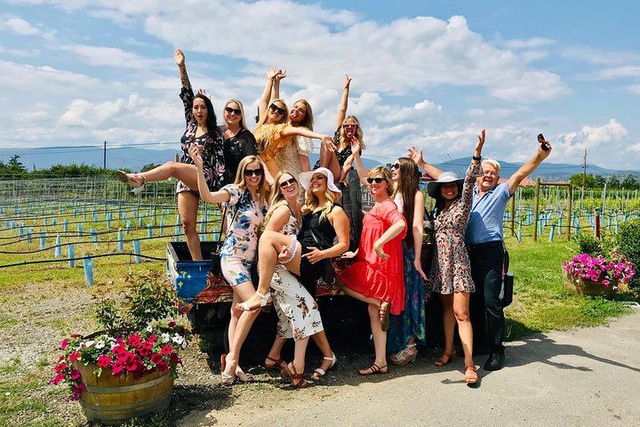 West Kelowna Gallery of Grapes Wine Tour: Tastings at 5 Okanagan Wineries (7/12)