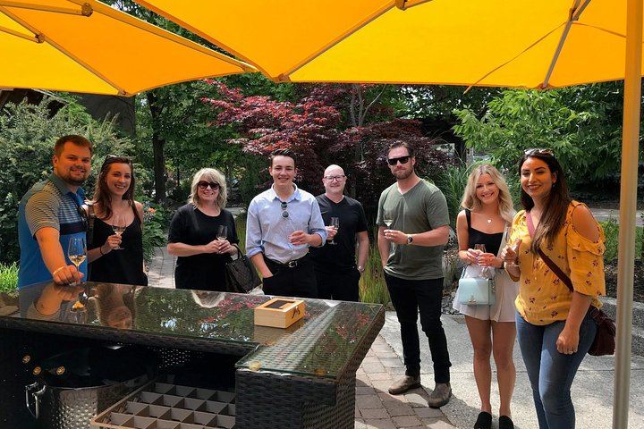 West Kelowna Gallery of Grapes Wine Tour: Tastings at 5 Okanagan Wineries (12/12)
