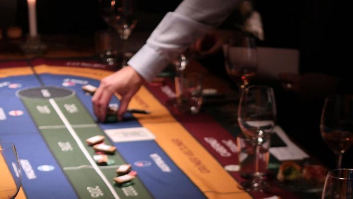 Wine Casino Tasting at the Salut Studio in Barcelona, Small-Batch Wines with Sommeliers (4/9)