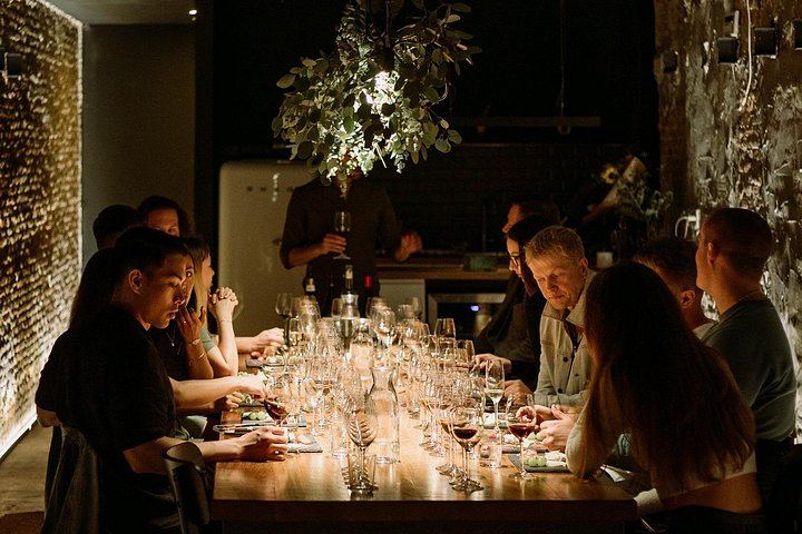 Wine Casino Tasting at the Salut Studio in Barcelona, Small-Batch Wines with Sommeliers (1/9)