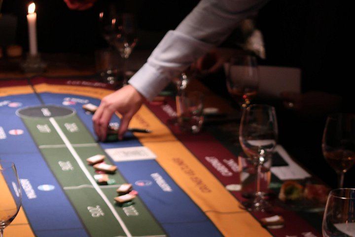 Wine Casino Tasting at the Salut Studio in Barcelona, Small-Batch Wines with Sommeliers (4/9)