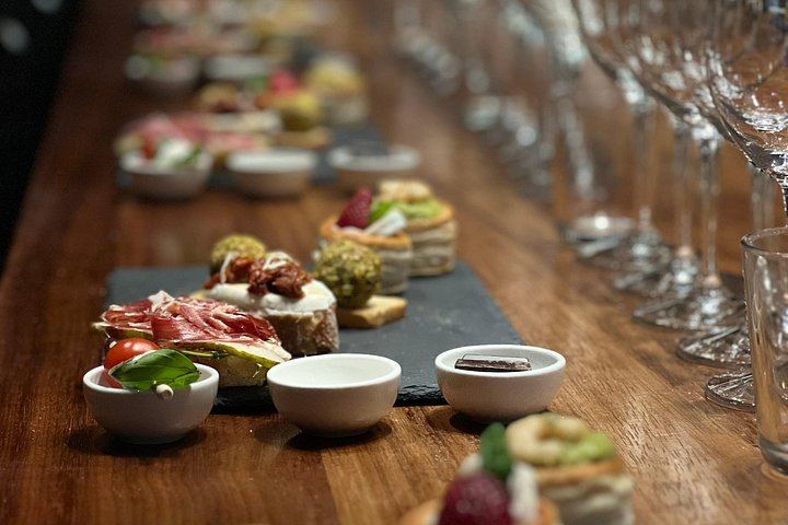 Wine Casino Tasting at the Salut Studio in Barcelona, Small-Batch Wines with Sommeliers (2/9)