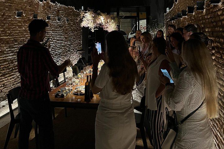 Wine Casino Tasting at the Salut Studio in Barcelona, Small-Batch Wines with Sommeliers (7/9)