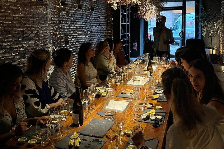 Wine Casino Tasting at the Salut Studio in Barcelona, Small-Batch Wines with Sommeliers (8/9)