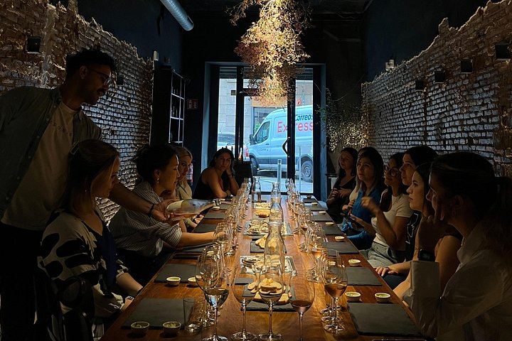 Wine Casino Tasting at the Salut Studio in Barcelona, Small-Batch Wines with Sommeliers (5/9)