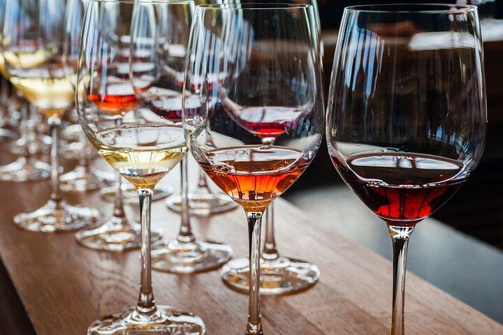 Niagara Wine, Cheese and Chocolate Tasting: 6 Hours, 5 Wineries, Picnic Board Lunch (4/5)