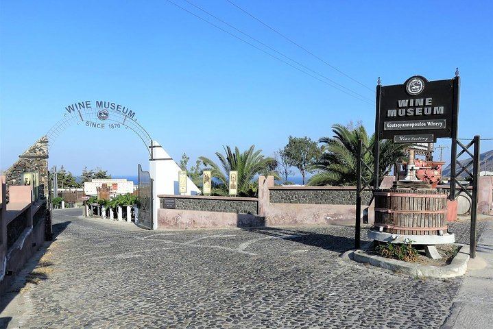 Sip of Santorini Wine Tour: Hatzidakis, Koutsogiannopoulos Museum and Oia Sunset (9/12)