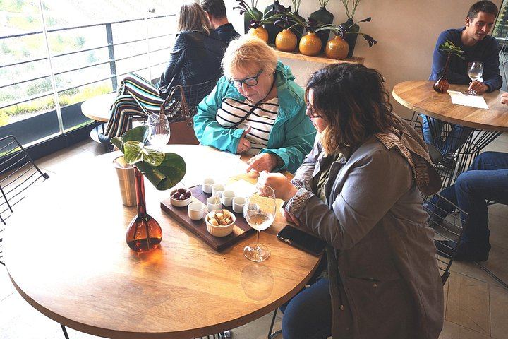 Private Wine Tour from Cape Town for 2 to 7 Guests: Stellenbosch, Franschhoek, Paarl (8/12)