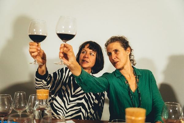 Quiet Wine Tasting Room with Stories of Lisbon's Culture, Rua das Portas de Santo Antão