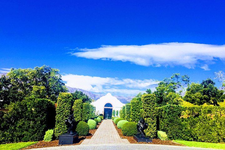 Stellenbosch Boutique Wine Farms Tour: Three Estates, Contemporary Architecture, Pairings (2/9)