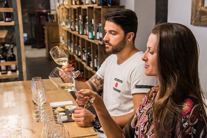 Barcelona Wine Tasting Session on Carrer de l'Arc de Sant Ramon del Call (2/6)