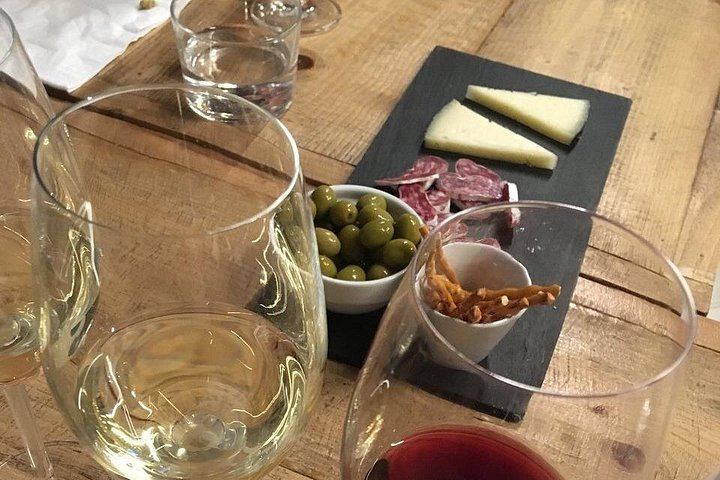 Barcelona Wine Tasting Session on Carrer de l'Arc de Sant Ramon del Call (3/6)
