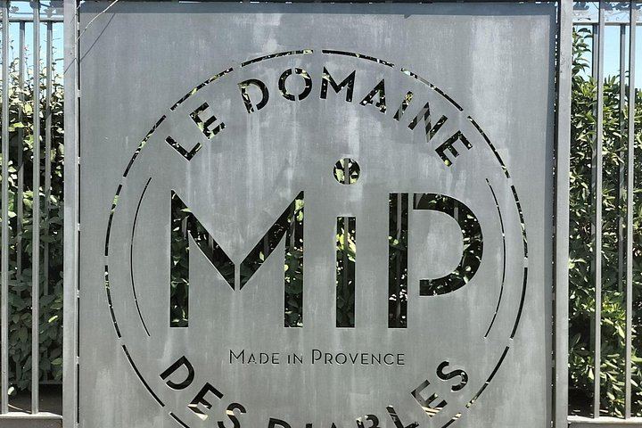 Sainte-Victoire Wine Day: Organic and Experimental Wineries, Olive Oils, Picnic, Pétanque (6/12)