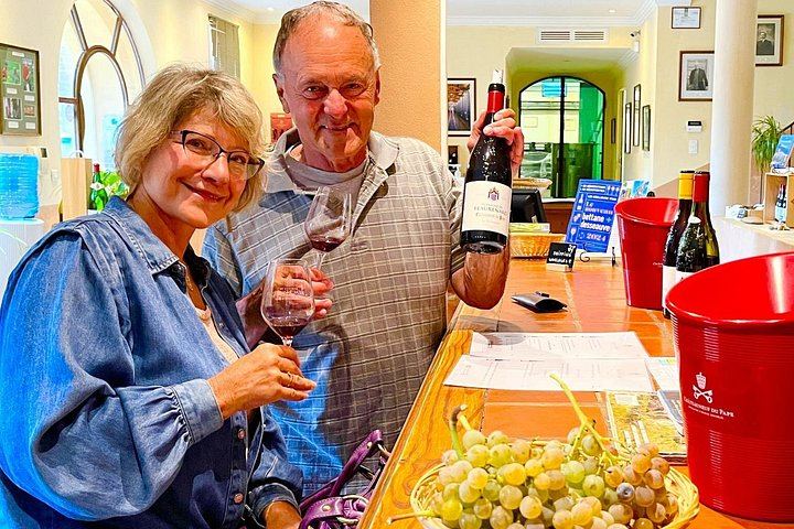 3-Hour Châteauneuf-du-Pape Wine Tour from Avignon: Two Estates, Six Wines, Two Whites (1/9)