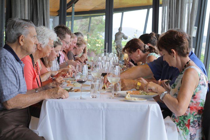 Yarra Valley Tour from Melbourne: Greenstone, Balgownie, Yering Farm, Soumah and Lunch (5/11)