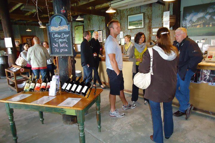 Yarra Valley Tour from Melbourne: Greenstone, Balgownie, Yering Farm, Soumah and Lunch (2/11)