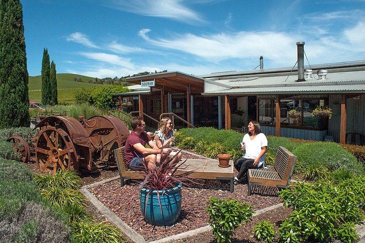 Yarra Valley Winery Day Tour from Melbourne with Two-Course Lunch and Tastings (2/12)