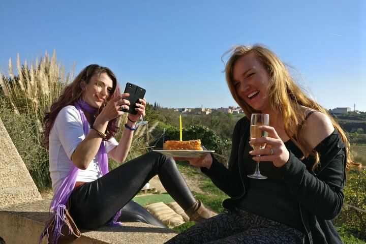 Artcava Cava Workshop: Disgorge, Cork and Label Your Own Bottle at a Penedès Masia (8/8)
