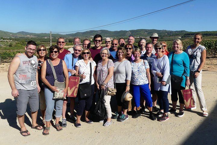 Artcava Cava Workshop: Disgorge, Cork and Label Your Own Bottle at a Penedès Masia (4/8)