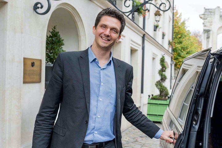 Private Door-to-Door Champagne Tour from Paris: Family Cellar Tasting and Hautvillers (2/12)