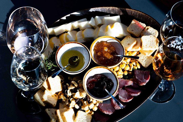 Private Douro Valley Day with Rita Teixeira: Wine Tasting, Wooden Boat and Family Lunch (3/3)